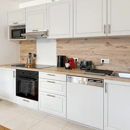 Rosa Disneyland Paris - Rentaway *