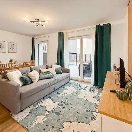 Rosa Disneyland Paris - Rentaway *